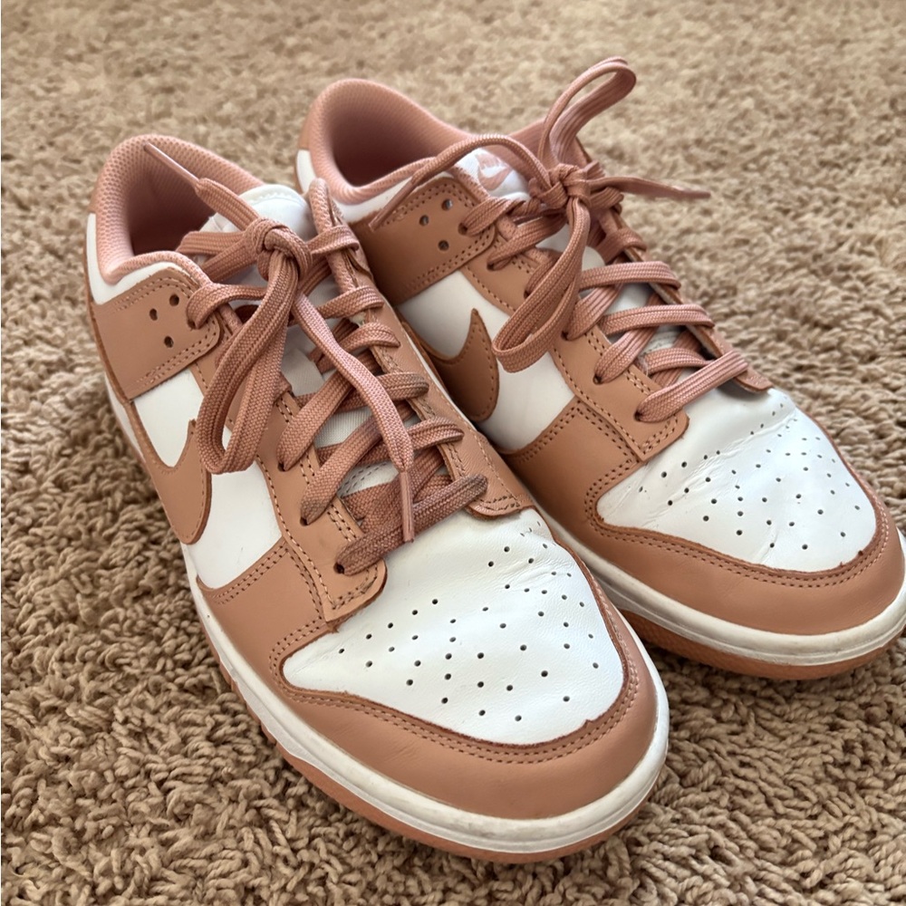 Nike Dunks- Rose